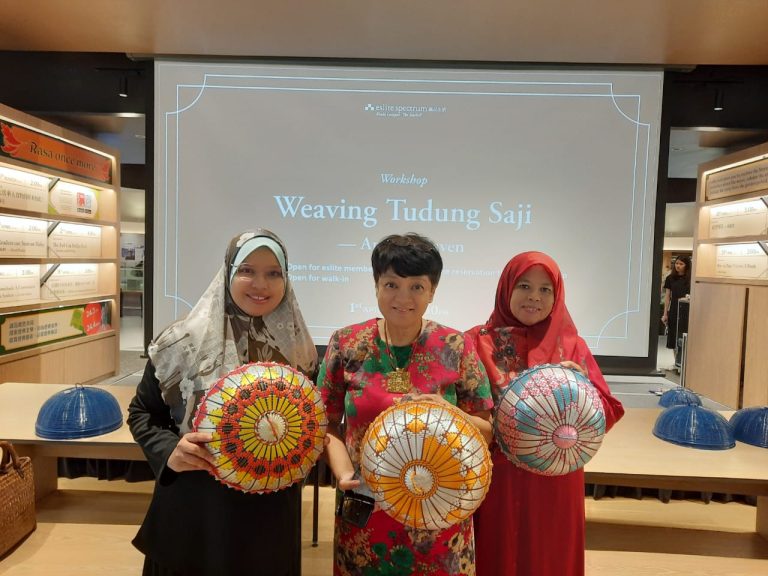 Tudung Saji weaving